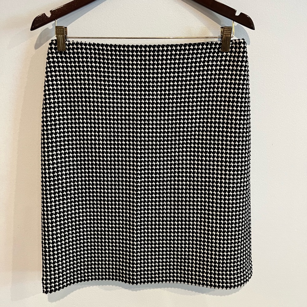 J MC LAUGHLIN fully lined wool mini skirt size 4